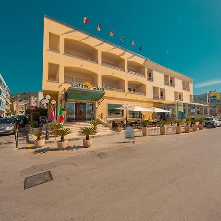 Hotel Riva Del Sole เชฟาลู ภายนอก รูปภาพ