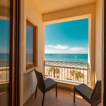 Hotel Riva Del Sole เชฟาลู ภายนอก รูปภาพ