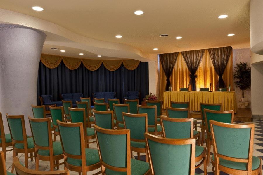 Hotel Riva Del Sole เชฟาลู ภายนอก รูปภาพ
