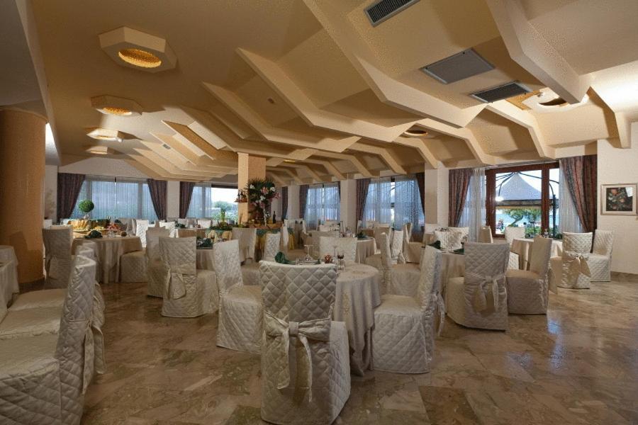 Hotel Riva Del Sole เชฟาลู ภายนอก รูปภาพ