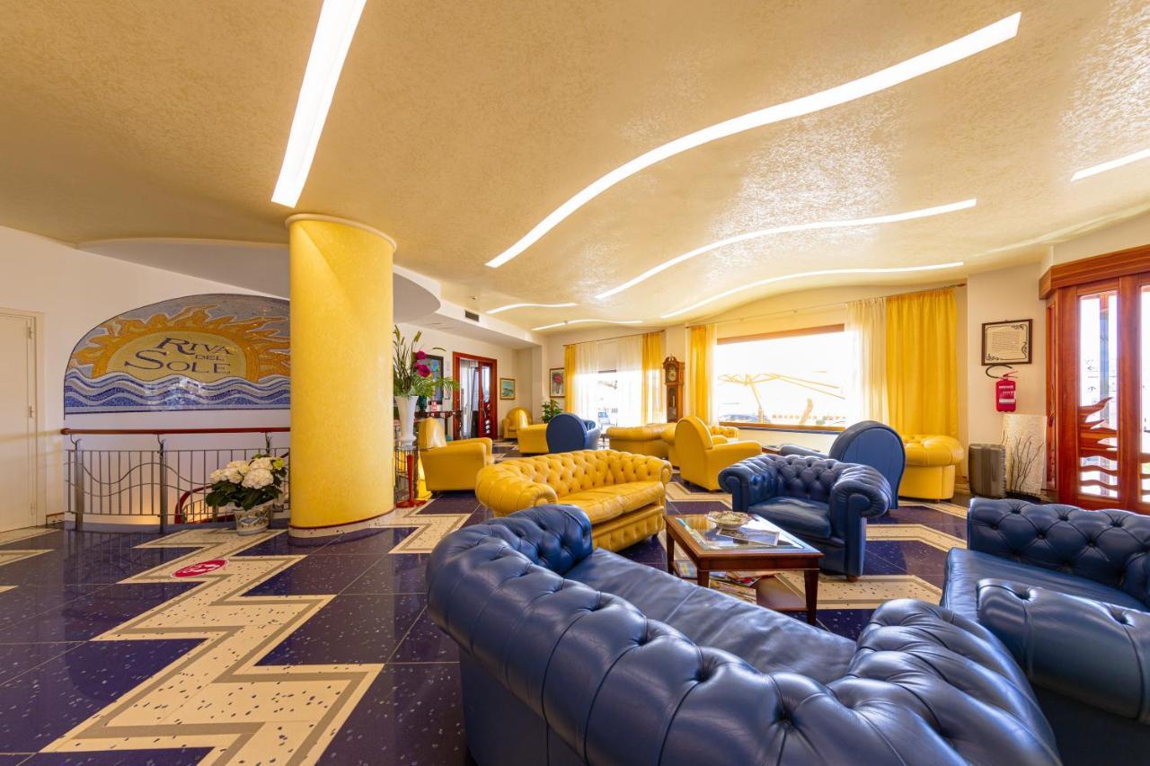 Hotel Riva Del Sole เชฟาลู ภายนอก รูปภาพ