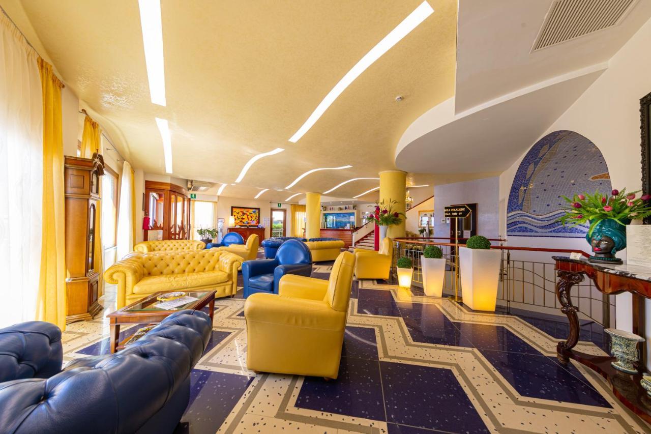 Hotel Riva Del Sole เชฟาลู ภายนอก รูปภาพ