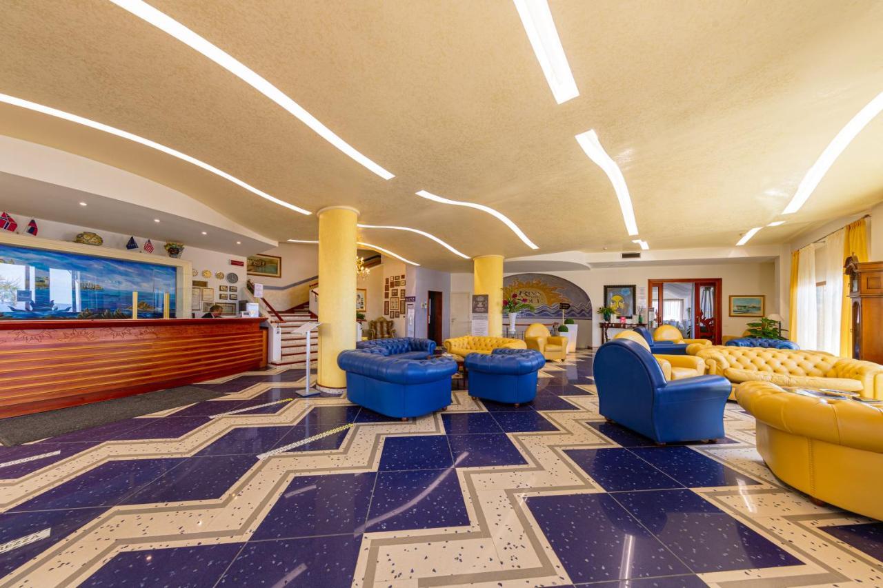 Hotel Riva Del Sole เชฟาลู ภายนอก รูปภาพ