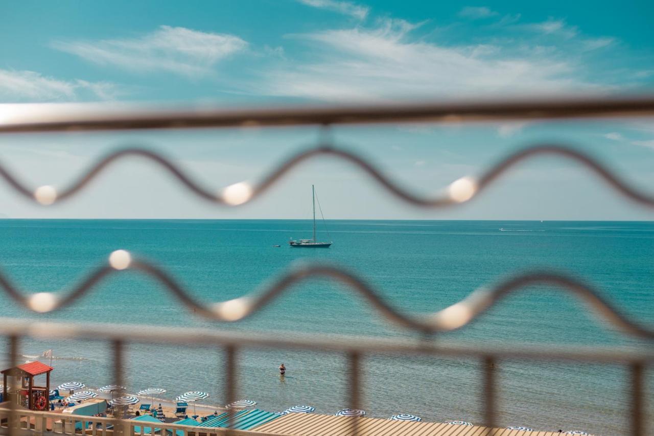 Hotel Riva Del Sole เชฟาลู ภายนอก รูปภาพ