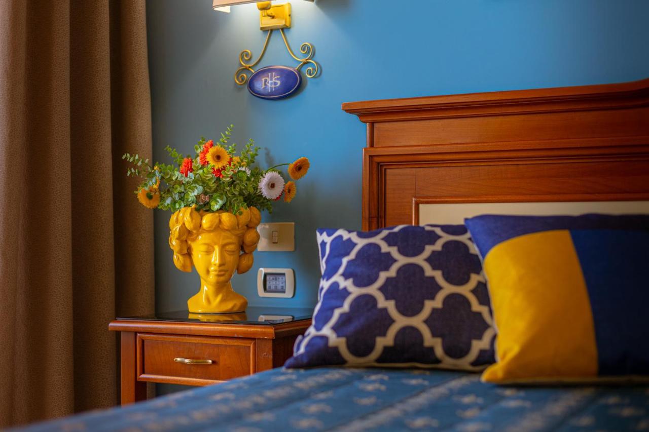 Hotel Riva Del Sole เชฟาลู ภายนอก รูปภาพ