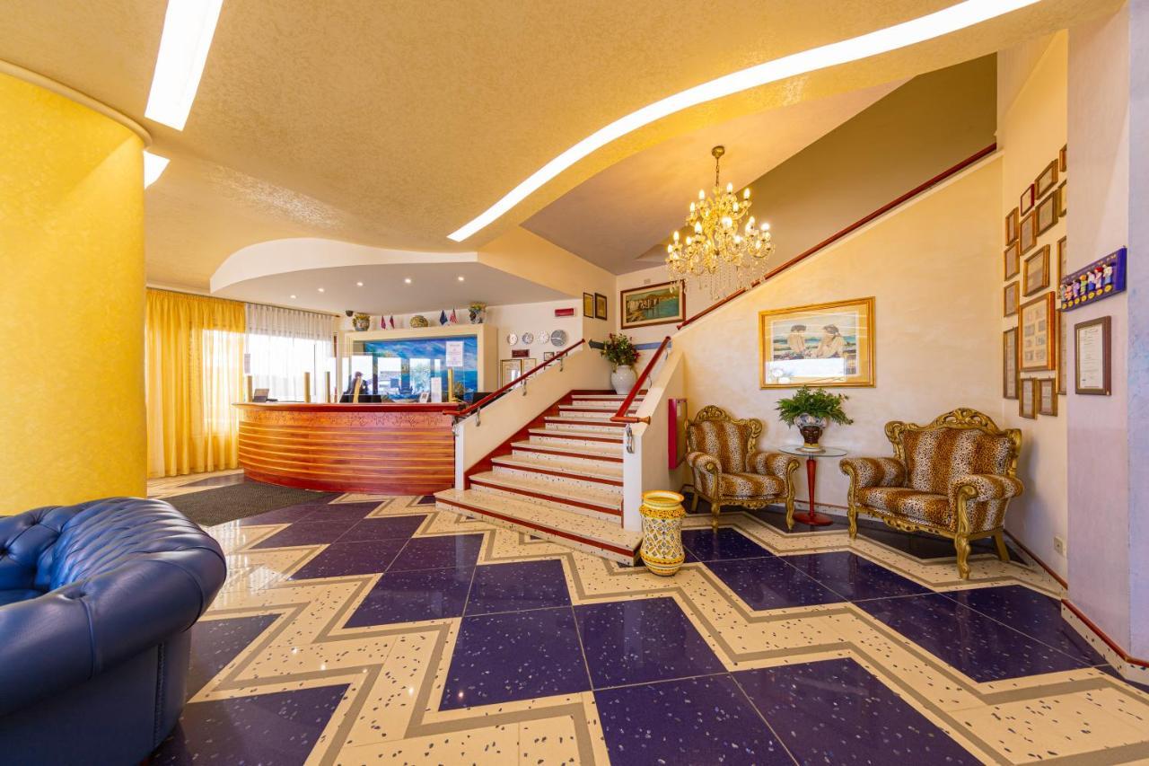 Hotel Riva Del Sole เชฟาลู ภายนอก รูปภาพ