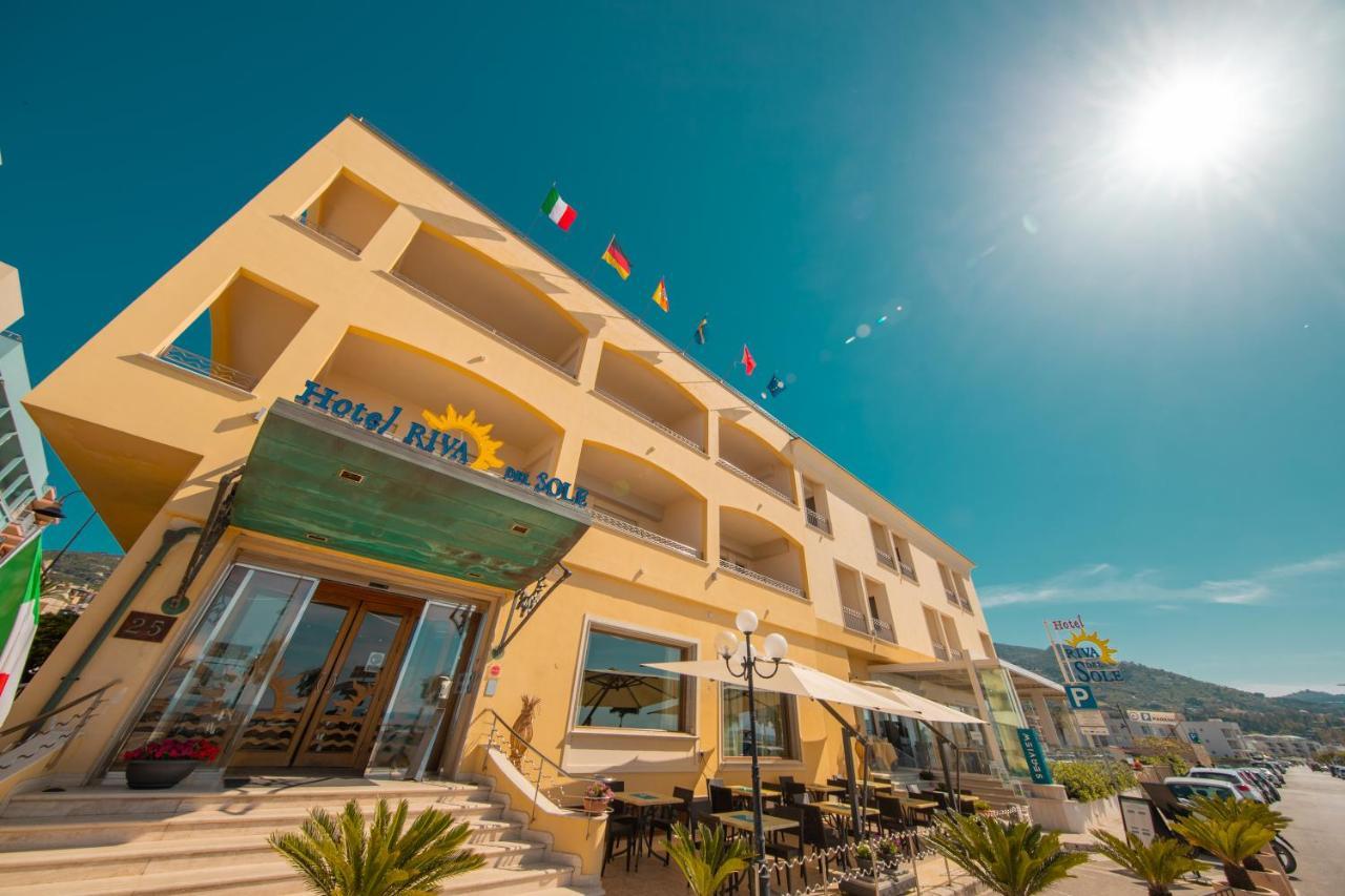 Hotel Riva Del Sole เชฟาลู ภายนอก รูปภาพ