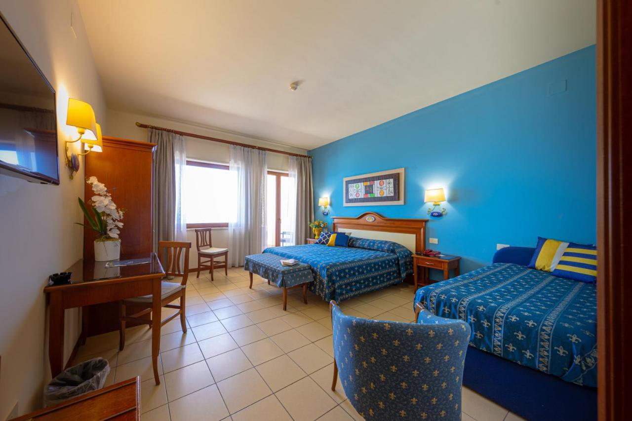 Hotel Riva Del Sole เชฟาลู ภายนอก รูปภาพ