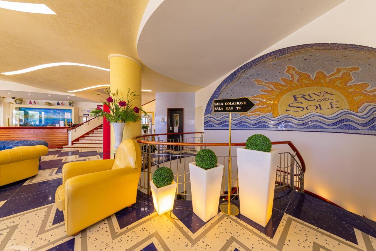 Hotel Riva Del Sole เชฟาลู ภายนอก รูปภาพ