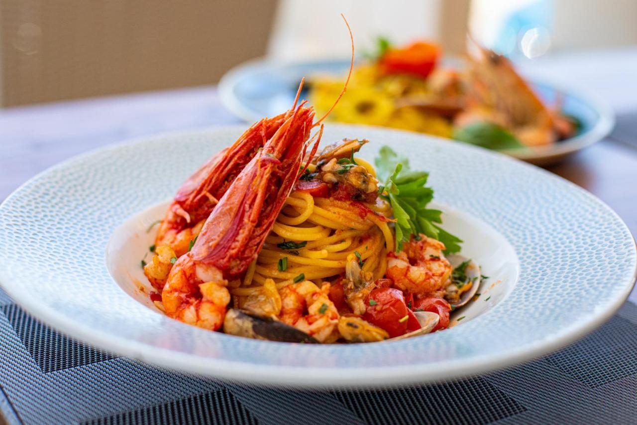 Hotel Riva Del Sole เชฟาลู ภายนอก รูปภาพ