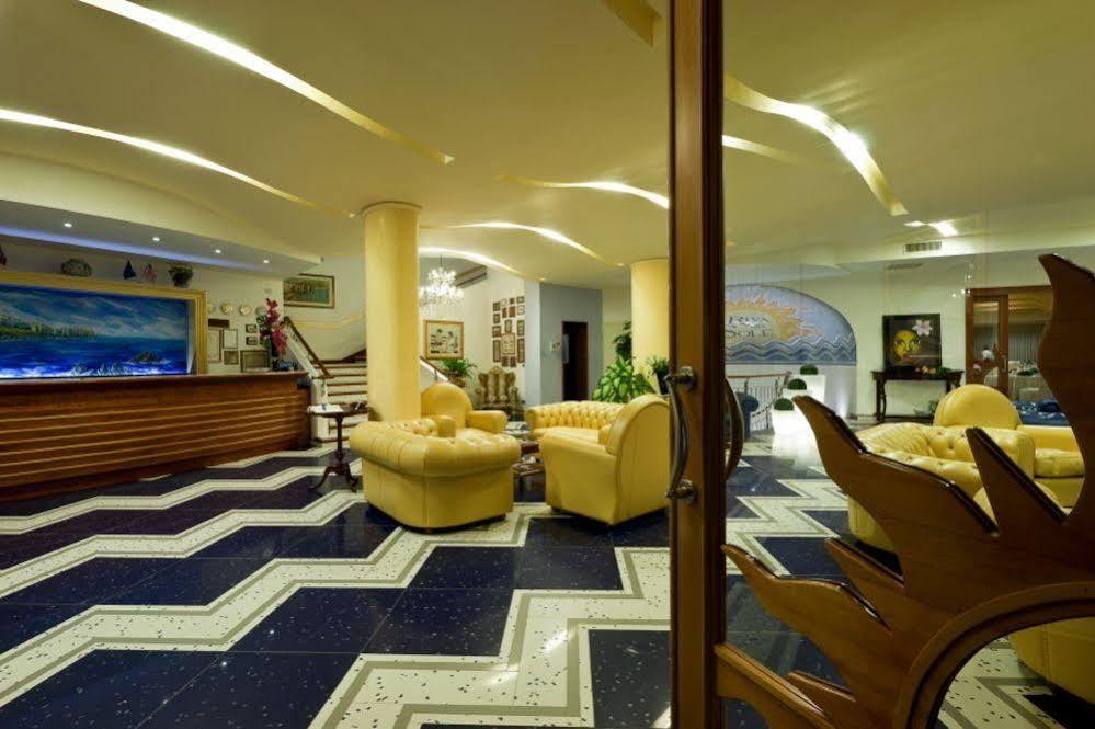 Hotel Riva Del Sole เชฟาลู ภายนอก รูปภาพ